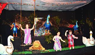 Yashwant Cultural Arts, Sports Board | यशवंत सांस्कृतिक कला, क्रीडा मंडळाचा देखावा Yashwant Cultural Arts, Sports Board | यशवंत सांस्कृतिक कला, क्रीडा मंडळाचा देखावा