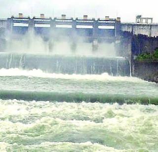 Ujani filled 100 percent; Industry's water problem persisted | उजनी 100 टक्के भरले; उद्योगांचा पाणीप्रश्न कायम Ujani filled 100 percent; Industry's water problem persisted | उजनी 100 टक्के भरले; उद्योगांचा पाणीप्रश्न कायम