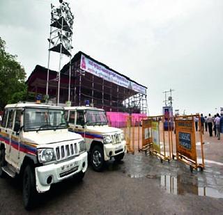 A special look at crowded turtle | गर्दीतील छेडछाडीवर विशेष नजर