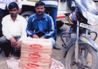 32 thousand country liquor seized | ३२ हजारांची देशी दारू जप्त 32 thousand country liquor seized | ३२ हजारांची देशी दारू जप्त