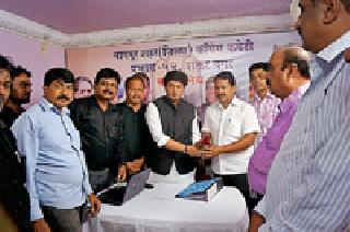 Make Congress strong in the city | शहरात काँग्रेस मजबूत करा