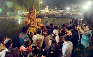 Vinayak accepts Vandana ... | विनायका स्वीकार वंदना...