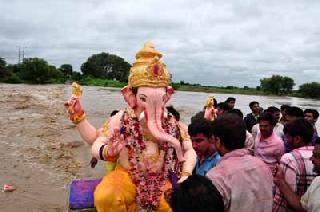 Varun Raja's testimony goes to Bappa | वरूण राजाच्या साक्षीने बाप्पाला निरोप