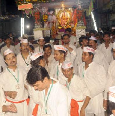 Emotional farewell to Bappa | बाप्पाला भावपूर्ण निरोप