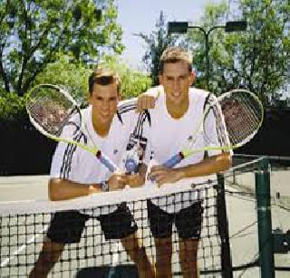 Brian brothers won the doubles title | ब्रायन बंधूंना दुहेरीचे विजेतेपद