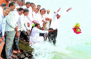 Large arrivals in Jaikwadi continue | जायकवाडीत मोठी आवक सुरू