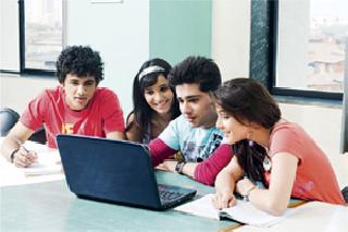 When the rainbow opens in the college. | इंद्रधनुष्य कॉलेजात खुललं तेव्हा.