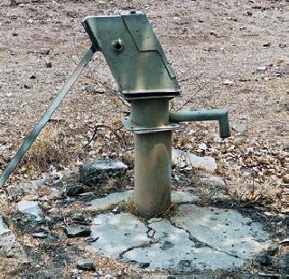 Debacle of basic amenities | मूलभूत सुविधांचा बोजवारा