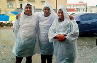 'Those' youths got dark in the night | ‘त्या’ तरुणांनी काढली अंधारात रात्र