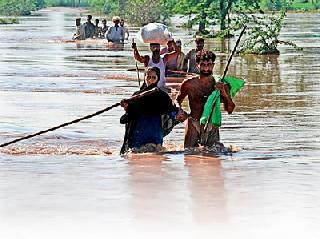 Strike capricious monsoon | तडाखा लहरी मॉन्सूनचा Strike capricious monsoon | तडाखा लहरी मॉन्सूनचा