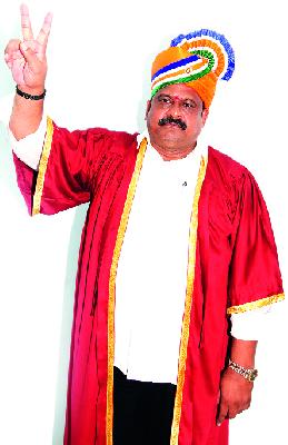 The new mayor will now meet Chaukachaukant | नवे महापौर आता भेटणार चौकाचौकांत