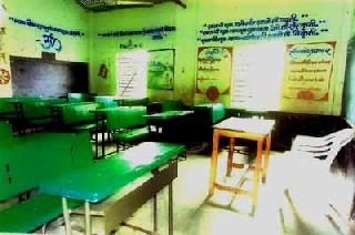 School boycott for teacher | शिक्षकासाठी शाळेवर बहिष्कार School boycott for teacher | शिक्षकासाठी शाळेवर बहिष्कार