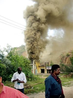 Fire Hazards in Sinala underground coal mine | सिनाळा भूमिगत कोळसा खाणीत आगीचे तांडव Fire Hazards in Sinala underground coal mine | सिनाळा भूमिगत कोळसा खाणीत आगीचे तांडव