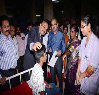 Inspection of 498 patients in Ipliasi diagnosis camp | इपिलिप्सी निदान शिबिरात ४९८ रुग्णांची तपासणी Inspection of 498 patients in Ipliasi diagnosis camp | इपिलिप्सी निदान शिबिरात ४९८ रुग्णांची तपासणी