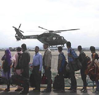 Old broken walls of religion in Kashmir | काश्मिरातील पुराने तोडल्या धर्माच्या भिंती