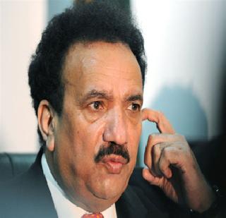 Flight detention .. Air travel by the passengers of the former Home Ministry | उड्डाणाचा खोळंबा.. माजी गृहमंत्र्याला विमान प्रवाशांनी हाकलले