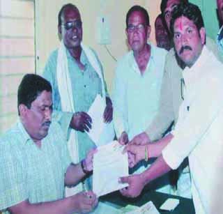 Violence against voting | मतदानावर बहिष्काराचा इशारा Violence against voting | मतदानावर बहिष्काराचा इशारा