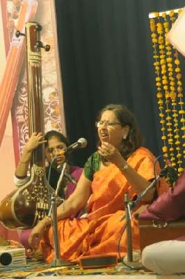 Poetry of penetrating Rasikaraja's life journey | मर्मज्ञ रसिकराजाच्या जीवनप्रवासाचा गौरव