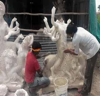 Wind bank built in the village of Mentikale | मुर्तीकलेच्या गावात कलेला हवा राजाश्रय