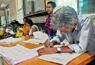 Registration Criteria for the nominee | नवमतदारांत नोंदणीची क्रेझ