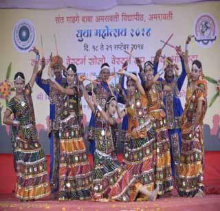 Folk dance, culture and tradition of youth tradition | लोकनृत्य, संस्कृती, परंपरा जपण्याची तरुणाईची धडपड Folk dance, culture and tradition of youth tradition | लोकनृत्य, संस्कृती, परंपरा जपण्याची तरुणाईची धडपड