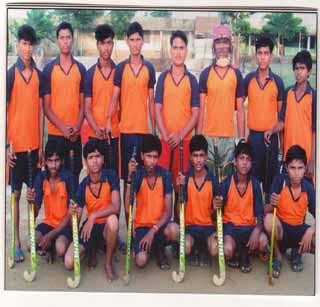 Kabaddi team at Karanja subdivision district level | कारंजा उपविभागातील कबड्डी संघ जिल्हास्तरावर