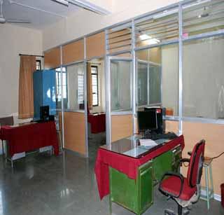 36 posts vacant in Revenue Department! | महसूल विभागात तब्बल ३६ पदे रिक्त!