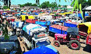 Onion Enlargement in the Umraon Market | उमराणे बाजारपेठेत कांदा आवकेत वाढ