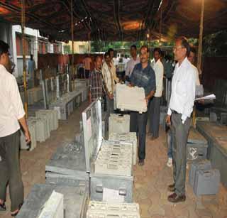 Centered distribution of polling machines | मतदान यंत्रांचे केंद्रनिहाय वितरण