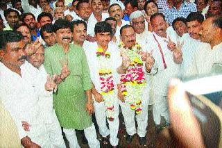 Zip Congress Mahajan | जि.प. अध्यक्षपदी काँग्रेसचे महाजन