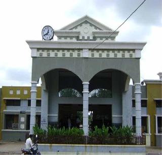 Depletion of facilities at railway stations | रेल्वे स्थानकांवर सुविधांचा बोजवारा