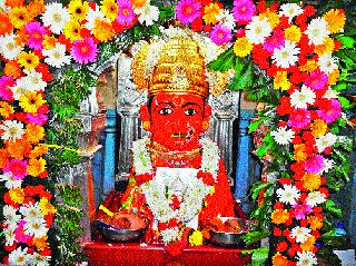 Justification for holidays: Chandwad gets crowded, enters devotees from the same queue for safety | सुटीचे औचित्य : चांदवडला गर्दी वाढली, सुरक्षिततेसाठी एकाच रांगेतून भाविकांना गाभाऱ्यात प्रवेश Justification for holidays: Chandwad gets crowded, enters devotees from the same queue for safety | सुटीचे औचित्य : चांदवडला गर्दी वाढली, सुरक्षिततेसाठी एकाच रांगेतून भाविकांना गाभाऱ्यात प्रवेश