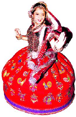 Dandiyai Dhoom | कळवणला दांडियाची धूम Dandiyai Dhoom | कळवणला दांडियाची धूम