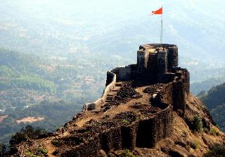 354 glorious Pratapgad brilliant | ३५४ मशालींनी उजळला प्रतापगड