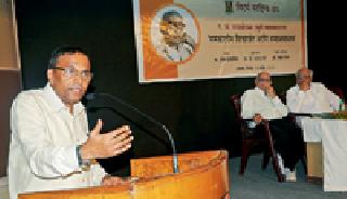 The thinker is a guide of society | विचारवंत हा समाजाचा मार्गदर्शक