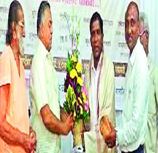 Justice of the PMP workers due to Subhash Jagtap | सुभाष जगताप यांच्यामुळे पीएमपी कामगारांना न्याय