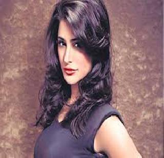 Roper for Nargis for Hrithik | हृतिकसाठी नर्गीस बनली रॅपर