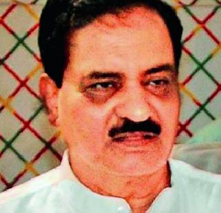 Khadasen ego came thru! | खडसेंचा अहंकार आडवा आला!