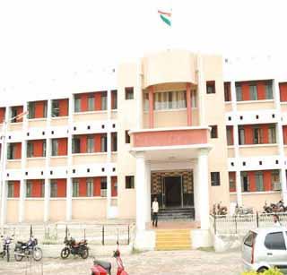 NCP's watch on NCP's hand! | मिनी मंत्रालयात काँग्रेसच्या हातावर राष्ट्रवादीची घड्याळ कायमच !