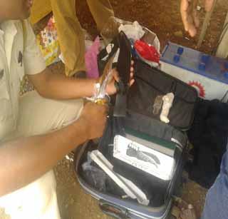 Five Bangladeshi youth armed with arms and ammunition | पाच बांग्लादेशी युवक शस्त्रसाठय़ासह पोलिसांच्या ताब्यात