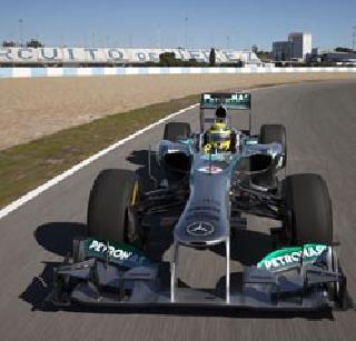 Mercedes Hamilton suits in Japan! | जपानमध्ये मर्सिडिजचा हॅमिल्टन सुसाट!