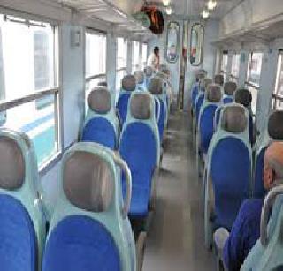 A local passenger hanging pass? | एसी लोकलचा प्रवासी पास लटकला? A local passenger hanging pass? | एसी लोकलचा प्रवासी पास लटकला?