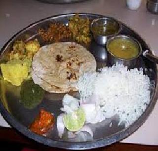 Promotional food, tea became cheaper | प्रचारातील भोजन, चहा झाला स्वस्त Promotional food, tea became cheaper | प्रचारातील भोजन, चहा झाला स्वस्त