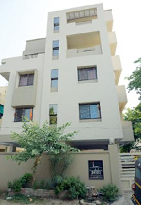 Silence of the evening of life | आयुष्याच्या संध्याकाळचे मूक आक्रंदन