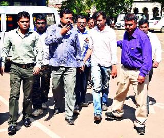 Fake currency seized | सव्वाचार लाखांच्या बनावट नोटा जप्त