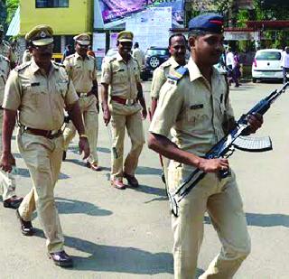The police are ready for a smooth vote | निर्विघ्न मतदानासाठी पोलीस सज्ज The police are ready for a smooth vote | निर्विघ्न मतदानासाठी पोलीस सज्ज