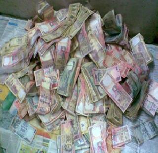 One crore cash seized in the state | राज्यात एक कोटींची रोकड जप्त One crore cash seized in the state | राज्यात एक कोटींची रोकड जप्त
