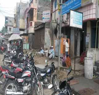 Parking zone became a State Bank complex | स्टेट बँक परिसर बनला पार्किंग झोन