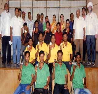 Olympic medal for the Om Sports Board of Nagpur | नागपूरच्या ओम क्रीडा मंडळाला सुवर्णपदक Olympic medal for the Om Sports Board of Nagpur | नागपूरच्या ओम क्रीडा मंडळाला सुवर्णपदक