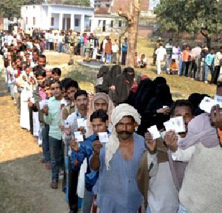 Polling in peaceful, Taloja, Kalamboli; There is no inappropriate type anywhere | तळोजा, कळंबोलीत शांततेत मतदान; कुठेही अनुचित प्रकार नाही